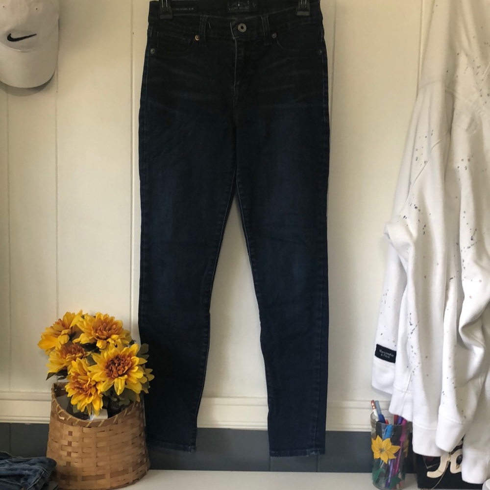 Brooke legging Jean from lucky